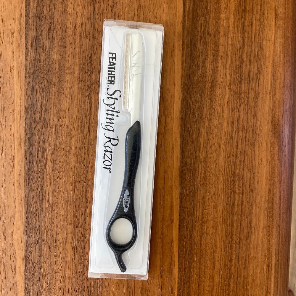 NEW UNOPENED Feather Styling Razor
